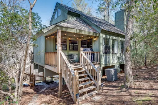 Relaxing 3Br Cabin Retreat in Helen, GA – Perfect for Families & Couples