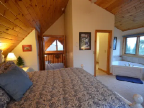 Comfortable 3 Bedroom, 2 Bath Cabin Between Lutsen Mountains and Lake Superior Hotels in Lutsen