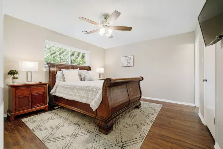 Amy Ln-Newly Remodeled Home w/ Outdoor Dining Area Отели в г. Себастиан Каунти