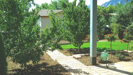 Luxury Homebase in Downtown Boulder Отели рядом с достопримечательностью «Gateway Park Fun Center»