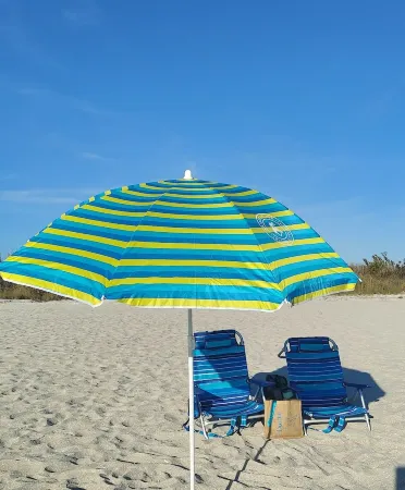 5 Miles to Beach! Heated Pool, Quiet, Tennis, Lanai, Laundry, Parking, Dining