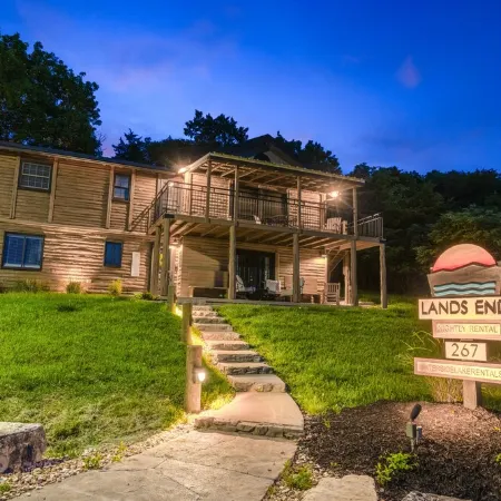 Spacious Resort Cabin – Sleeps 16, Minutes to Silver Dollar City!