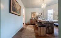Relaxing Farmhouse, pet friendly, walk to town