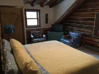 Secluded Log Cabin on 300 Acres Near the Heart of Amish Country Ohio - Chalets