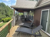 SPACIOUS Lakeside Home in the perfect LOCATION near all the action! - 3つ星