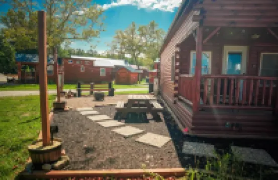 Charming Lakeview Cabin Near Geneva-On-The-Lake, The Perfect Getaway!