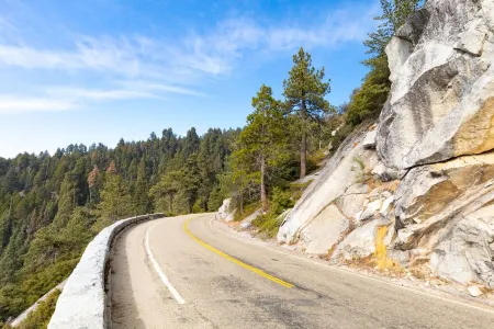 Beautiful 2-bedroom condo in serene Three Rivers near Park Entrance