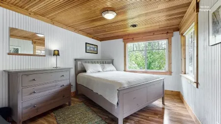 The Douglas Boathouse! Amazing location/ Sleeps 20 in comfort/ all ages friendly Отели в г. Дуглас