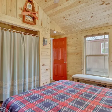 Lake View Adventure Cabin at Bear Bluff Retreat