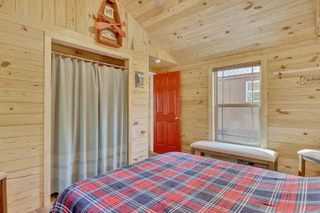 Lake View Adventure Cabin at Bear Bluff Retreat