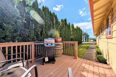 Country View Cottages, charming Cottage Near Downtown Carlton