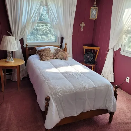 Quiet cul-de-sac on 18-hole  golf course. Good neighbors.