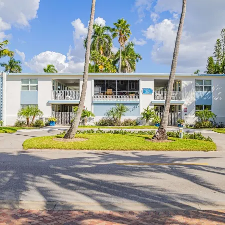 1 Block to Beach, Heart of Old Naples, Newly Renovated, Perfect Location