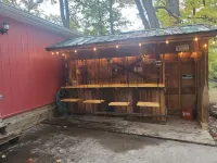 Quaint Cottage near Cranberry Lake