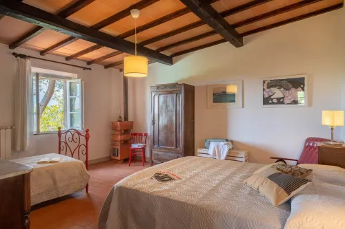 Villa in Gambassi with pool, A/C, village and restaurant at walking distance,