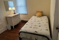 2nd-floor, 4-bedroom home, 1 block from beach in Ocean City, NJ