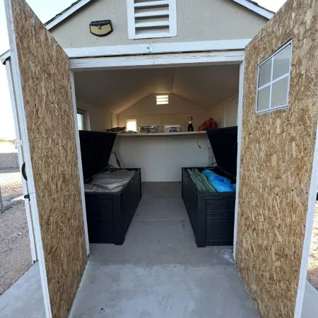 Perfect getaway house! Spacious and private. 4bd 3.5bath with heated pool!