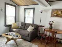 Lily Cottage - a  cozy accomodation moments from the beautiful Ashokan reservoir