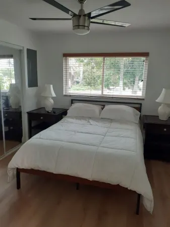 Cozy home in Matlacha on the water Отели в г. Matlacha