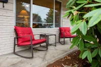 Sleeps 10, Close to Airport, Peace Health, Waterfront, WWU & WCC