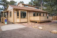 Accessible, Family Retreat Near Rmnp! Decks, Firepit, Big Yard!