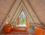 Pet Friendly, 10 Guests, Walking Distance to Payette Lake/Downtown, Hot Tub!