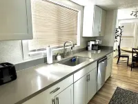 Cozy Home in Old Town on Main St 2BED-2BA Steps away from wine & food!