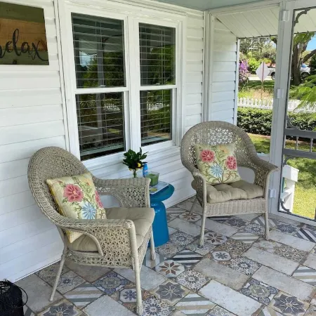 Charming 1935 Florida Cottage overlooking Lake Tulane