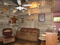 Cozy 2-bedroom cabin in front of the lake!!! Hôtels à : Comte de Creek