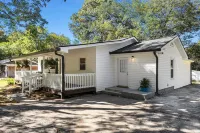 Spacious Getaway w/Fast WiFi, Chef’s Kitchen for 8+