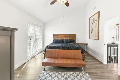 Marvelous Modern Spacious 4-bedroom house  near interstate and Top Golf. Hotels near Maple Village