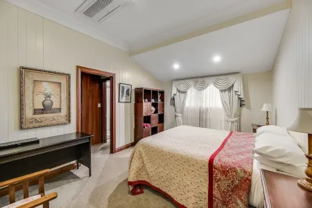 Toowoomba CBD, sleeps 8, opposite Queens Park Отели рядом с достопримечательностью «Cobb & Co Museum»