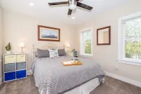 Walloon Lake Waterfront! Private Beach! Pets! Fireplace! Fall Colors! Hotels in Bear Creek Township