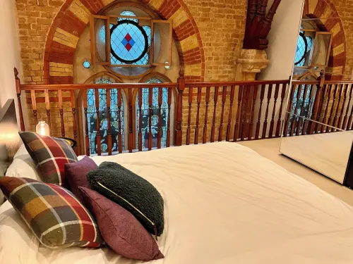 Magical Converted Church Duplex Apartment, Close to Harry Potter Studios