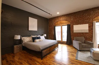 Spectacular Roof Top Patio 3bd Apartment in Downtown Glens Falls Hotels near Sagamore Street Park