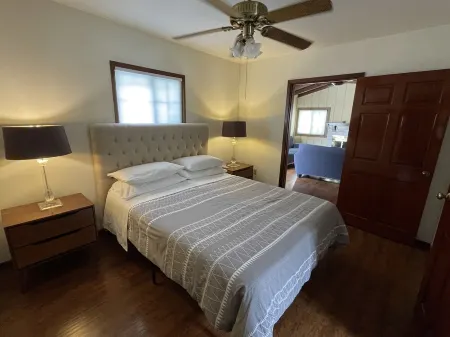 Villa M - 1bedroom villa with kitchen, steps from downtown Palm Springs! 🍒 Отели рядом с достопримечательностью «Honeymoon Hideaway»