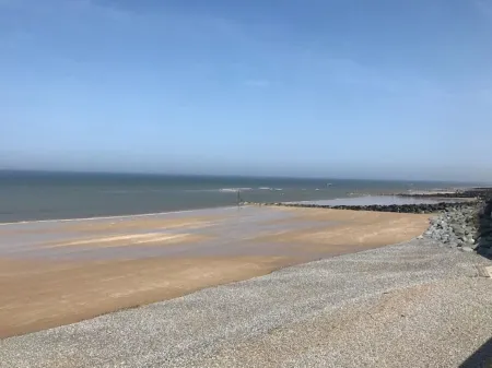 Large House (Norfolk) | Sleeps12 | 2Min Walk to Beach | Dogs Poss (2) | Playroom Отели рядом с достопримечательностью «Cromer Beach»