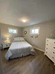 Cozy cottage with lake view! 20 min from Cedar Point, Kalahari, & Sports Force!