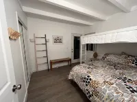 La Casita Azul - Quaint, Artsy Cottage in Hollywood Beach - Short Walk to Sand!