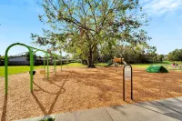 Sleeps 17/Private Beach & Heated pool /mins to Downtown /Buccs /Bush Gardens/Zoo Hotels in Egypt Lake-Leto