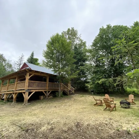 Secluded trailside cabin for 8 people on Kingdom Trails