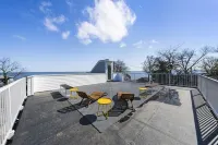 Unique 6 Bedroom Lakeview Home with Roof Terrace