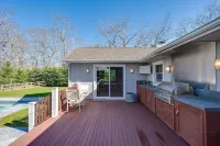 Beautiful private gated property w/ private beach access