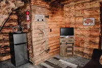One of a kind, rustic cabin with rodeo and private pond on site~7 miles to YNP!