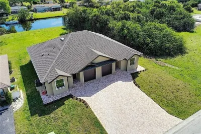 Water Front Boundary Vacation Home Villa close to beaches, golfing, Fishing