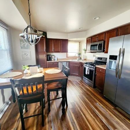 Great for EAA rental!Less than 2.5 miles from EAA grounds!
