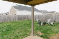 "The Kearney" BRIGHT MODERN STAY w/ Yard - 3BR