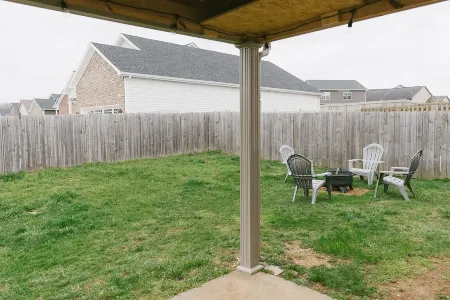 "The Kearney" BRIGHT MODERN STAY w/ Yard - 3BR