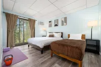 Lux Retreat with Sauna, Game Rm, BBQ Grill, Deck Dining, Fire pit, Close to Lake