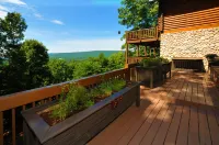 Mountain Top Overlooking Lake, Hot Tub, Pickleball, Yukon Fire Pit, 5 Star, Pets